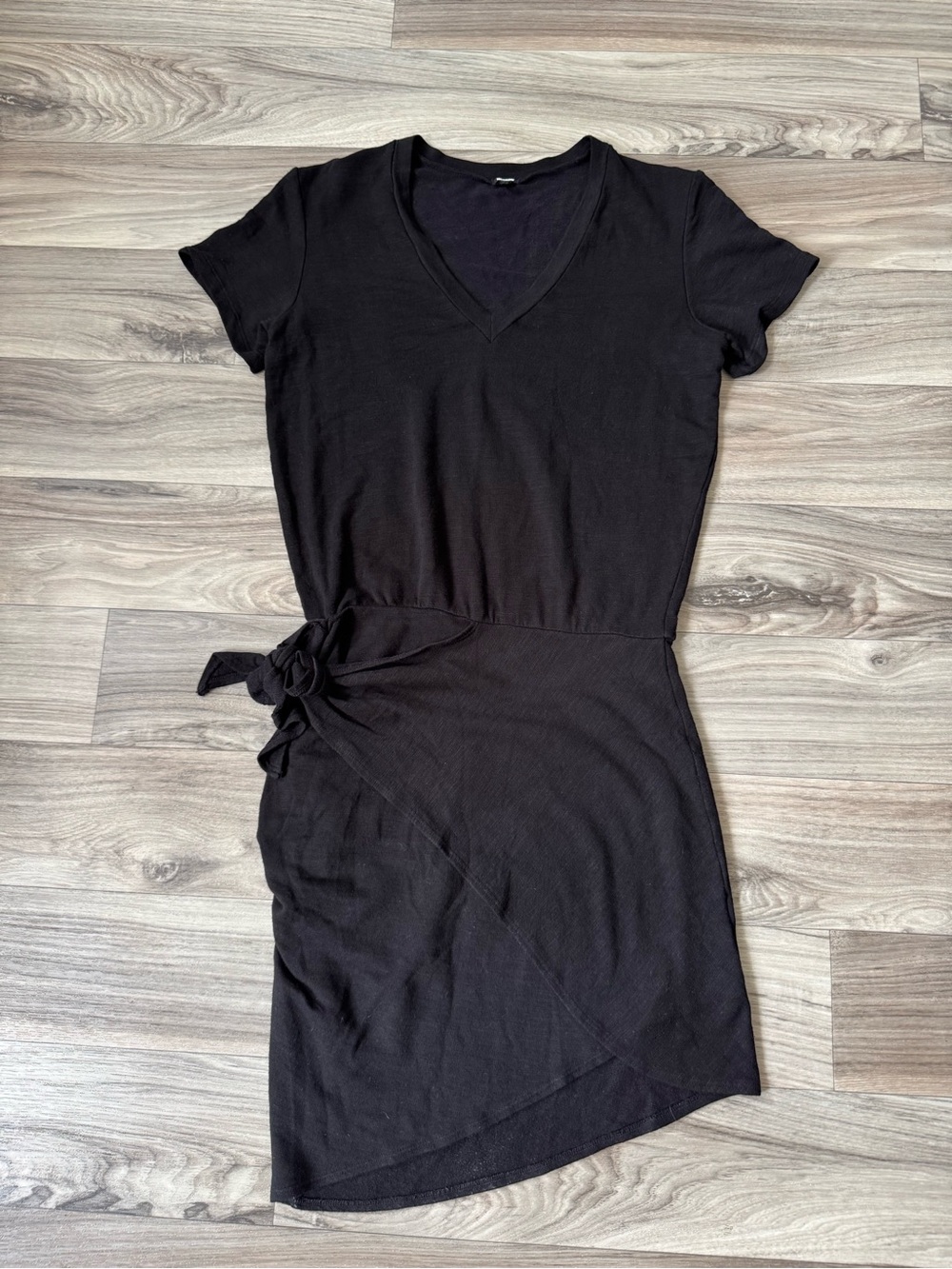 Monrow Supersoft Short Sleeve V Dress with Tie in Black Size Medium Asymmetric